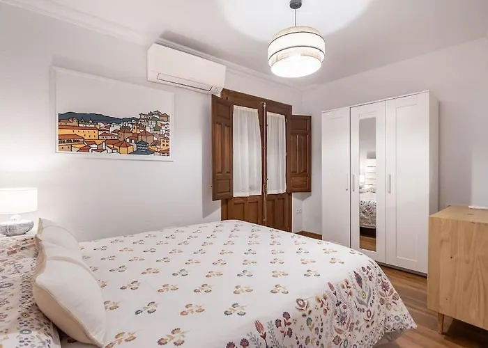 Con Terraza A 4 Minutos De La Catedral דירה
